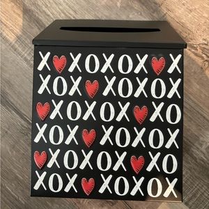 Large metal letter / valentine / card mailbox. NEW